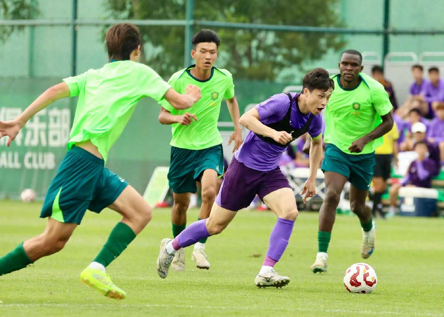 赛地聚焦——CBA常规赛今晨热度飙升；皇家马德里回应争议；信心回归；团队化学反应显著的简单介绍