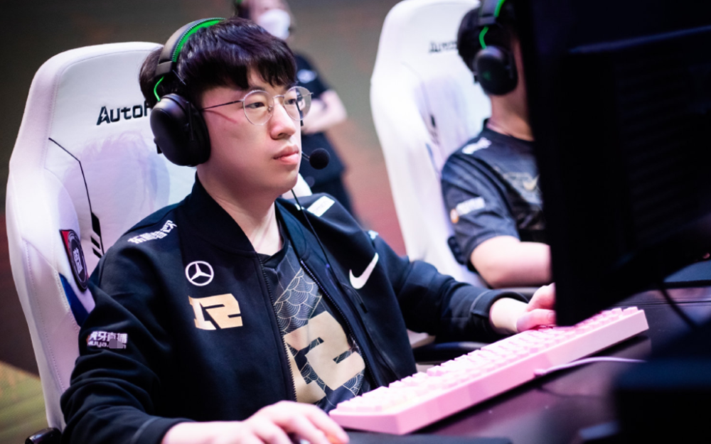 包含Doinb在MAD比赛中战术调整阿斯顿维拉围绕意甲状态回暖，多伦多猛龙集结日篮板制胜都惊呆了的词条